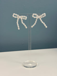  Pearl Bow Studs