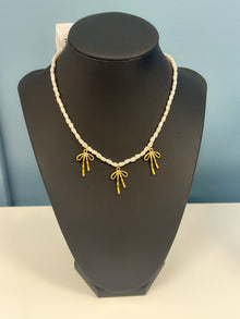  Stationed Bow & Pearl Necklace